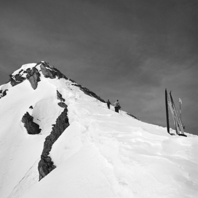 Skidepot am Gipfelaufbau