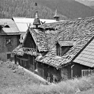 Verfallenes Schindelhaus in Sulden