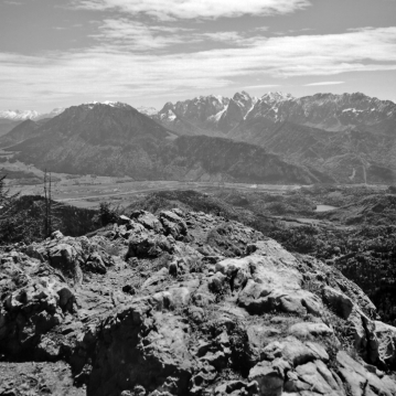 Auf dem Brünnstein, Blick über das Inntal zum Kaisergebirge - 26.05.2021